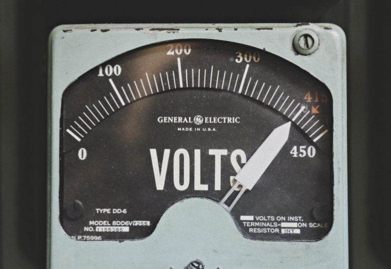 Wechselrichter 12V 230V-2